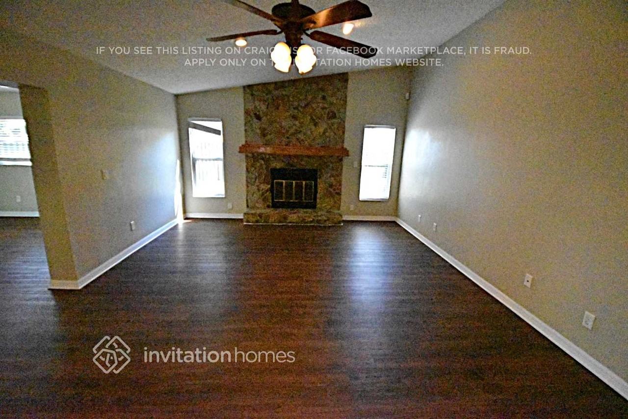 12105 72nd St - Photo 2 of 11