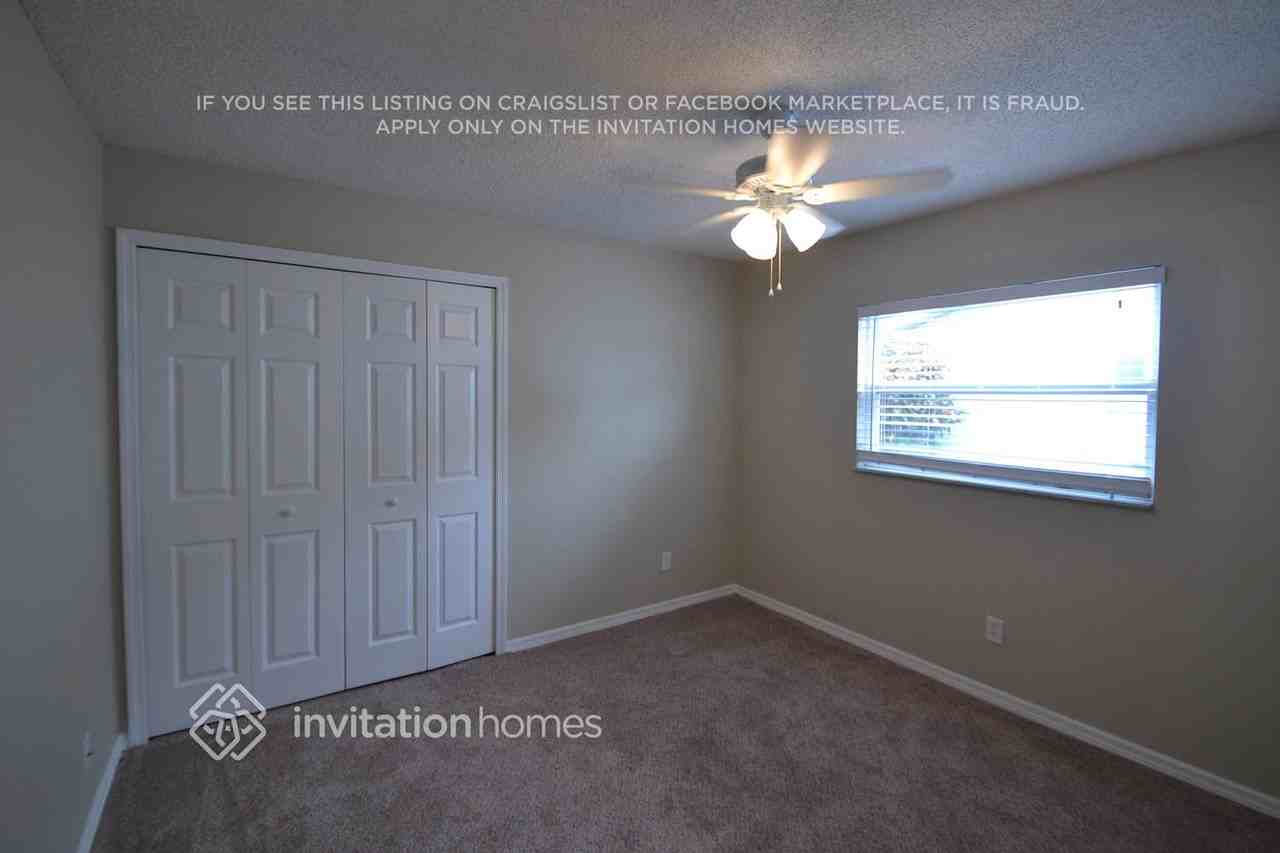 12105 72nd St - Photo 4 of 11