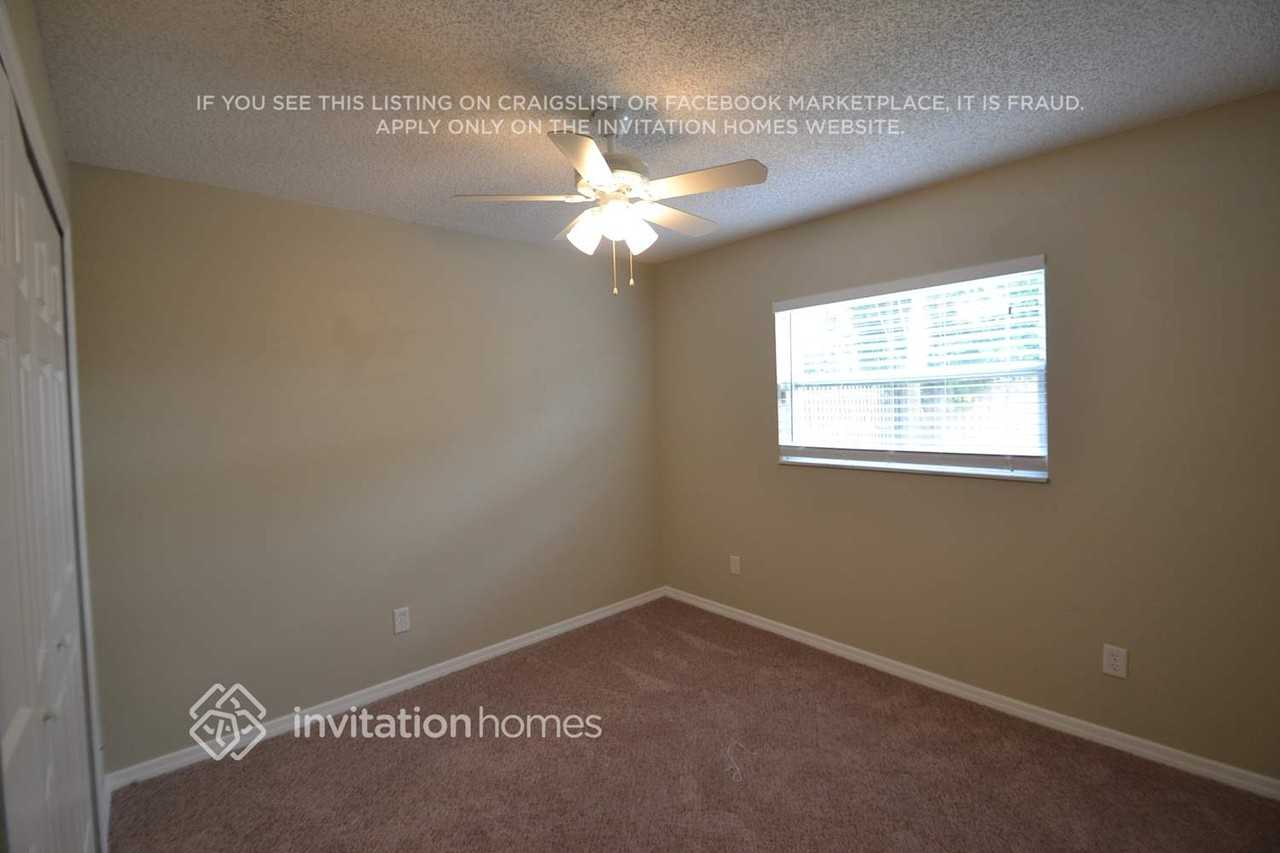 12105 72nd St - Photo 5 of 11