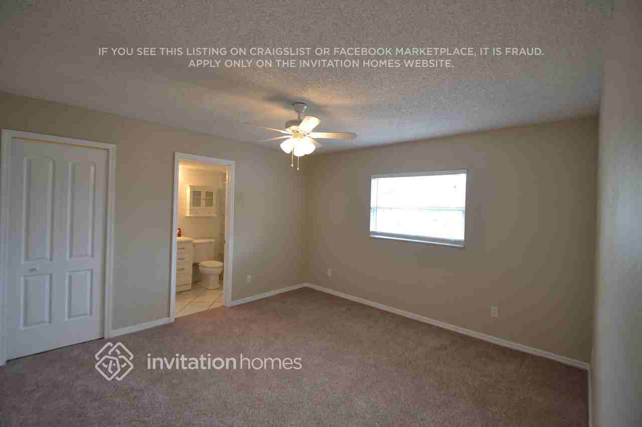 12105 72nd St - Photo 6 of 11