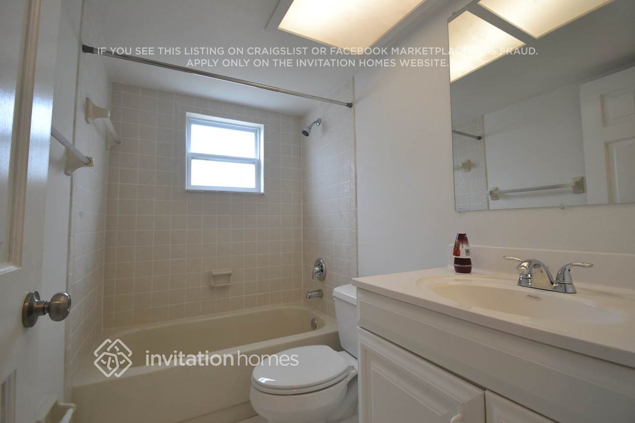 12105 72nd St - Photo 7 of 11