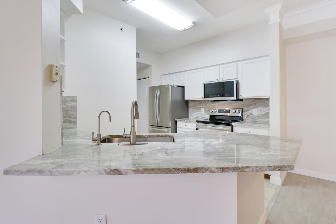 6305 Myrtlewood Cir W - Photo 5 of 32