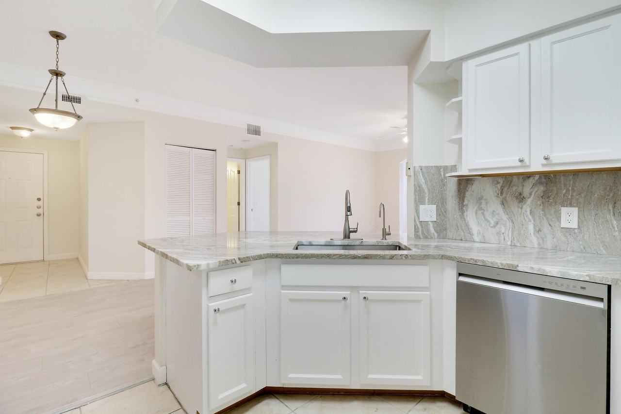 6305 Myrtlewood Cir W - Photo 6 of 32