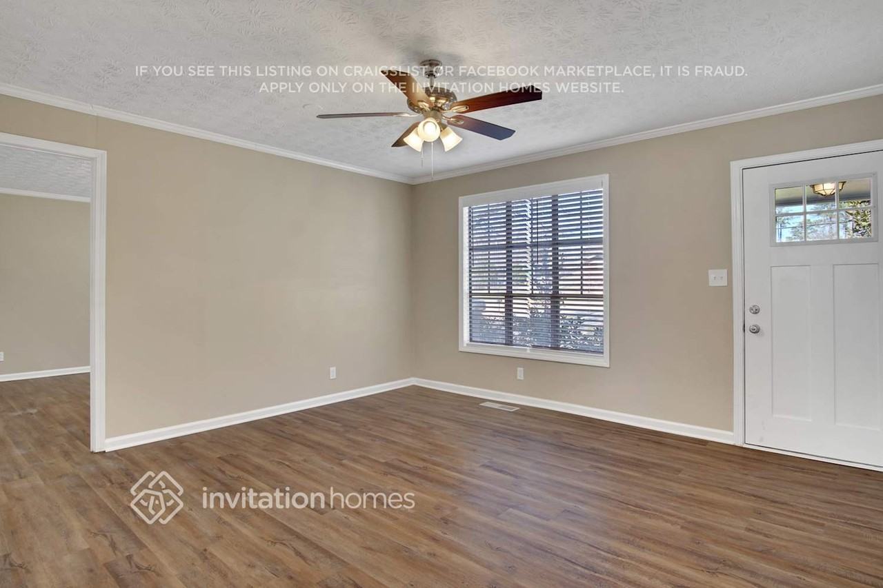 521 Ivy Ln - Photo 4 of 25