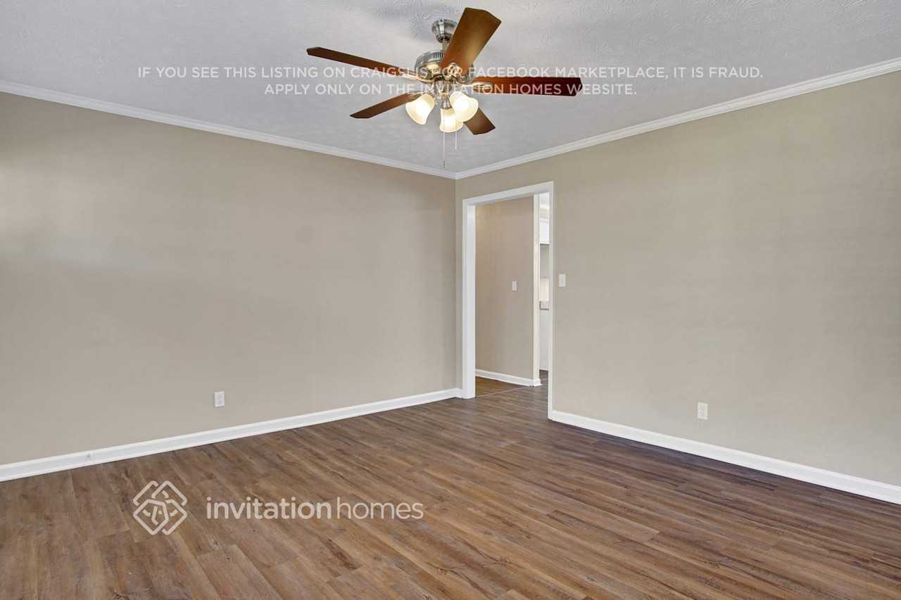 521 Ivy Ln - Photo 5 of 25