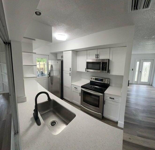 402 Ne Armory Cir - Photo 2 of 10