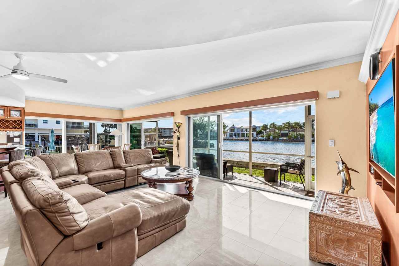 1166 Hillsboro Mile Apt 8 - Photo 4 of 30