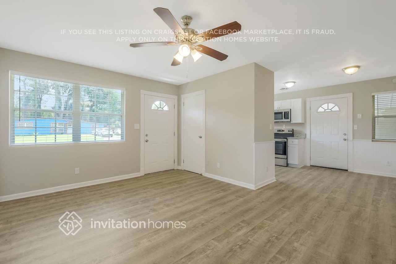 7917 Chateau Dr S - Photo 6 of 26