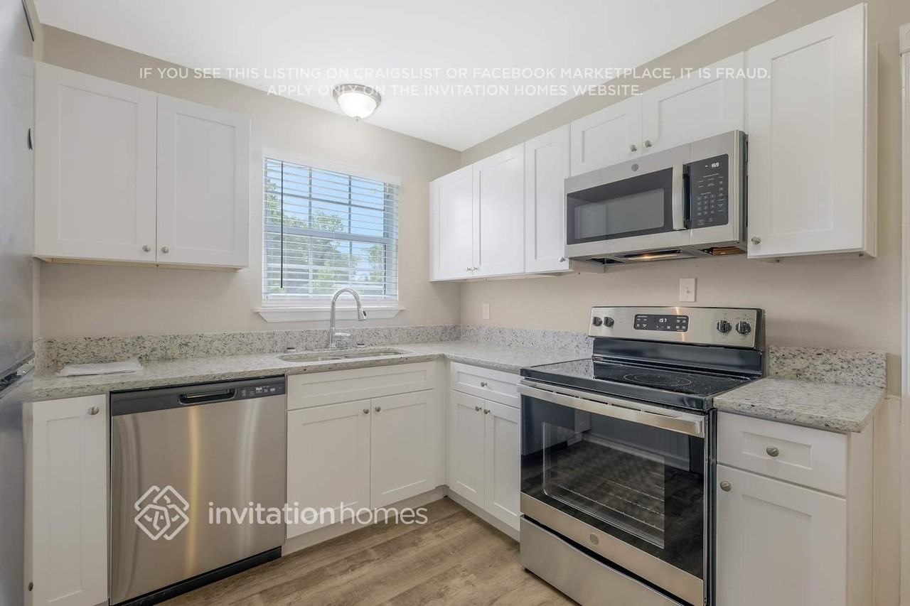 7917 Chateau Dr S - Photo 7 of 22