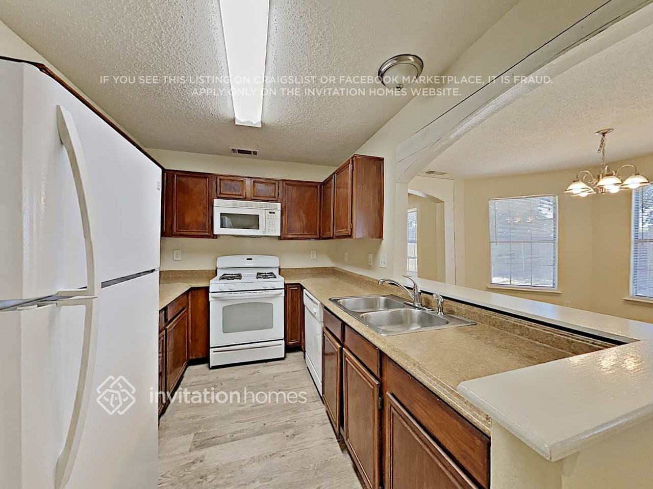 5201 Waltham Ct - Photo 5 of 16