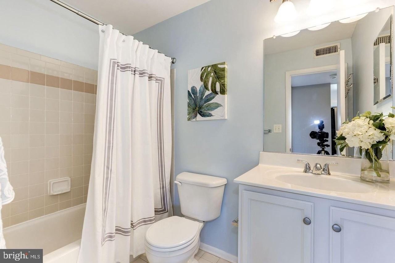 11653 Gas Light Ct - Photo 4 of 5