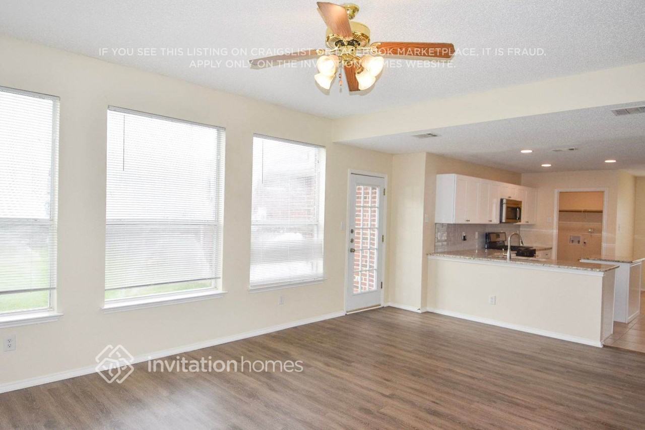 7518 Armstrong Ln - Photo 3 of 18