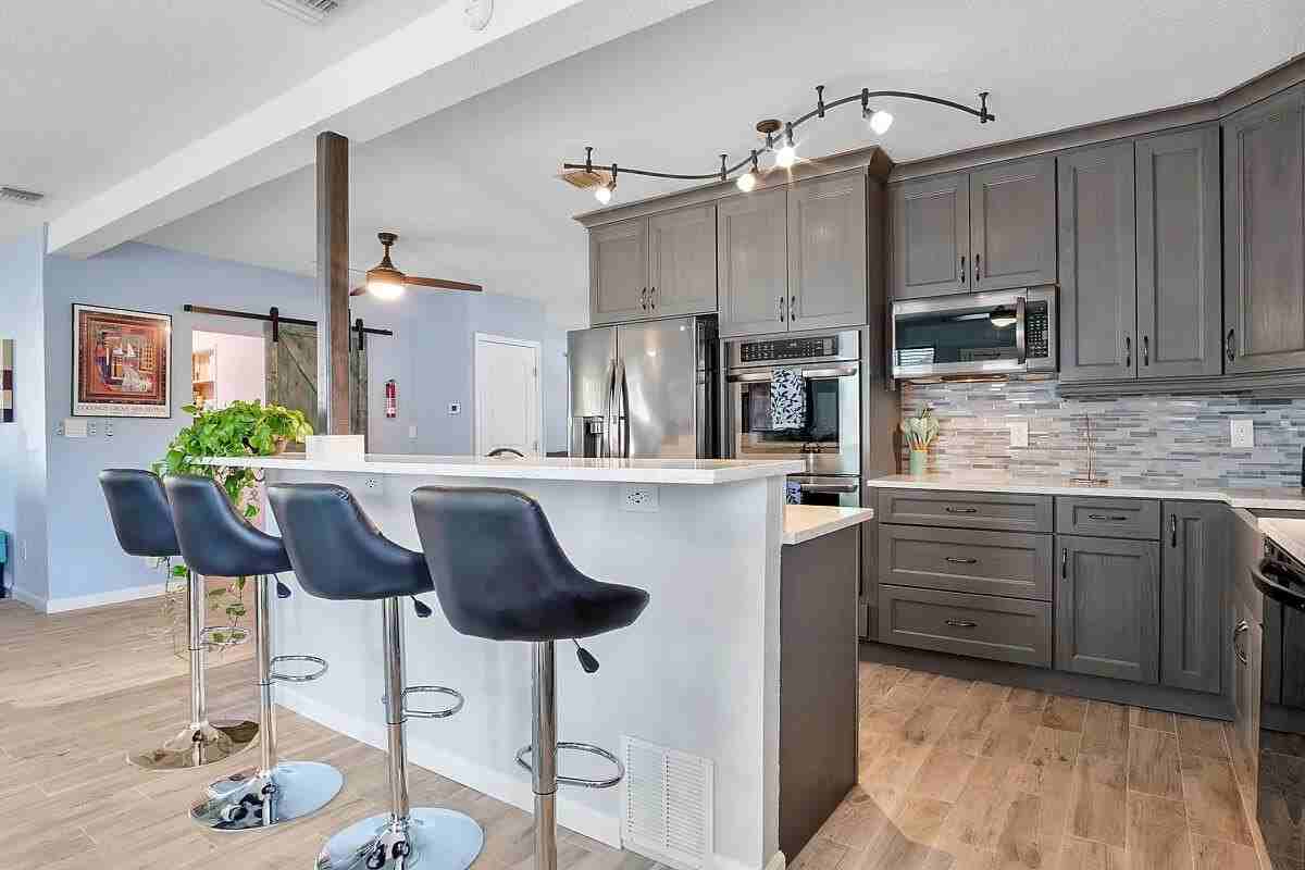 316 Nw 29th St - Photo 4 of 21