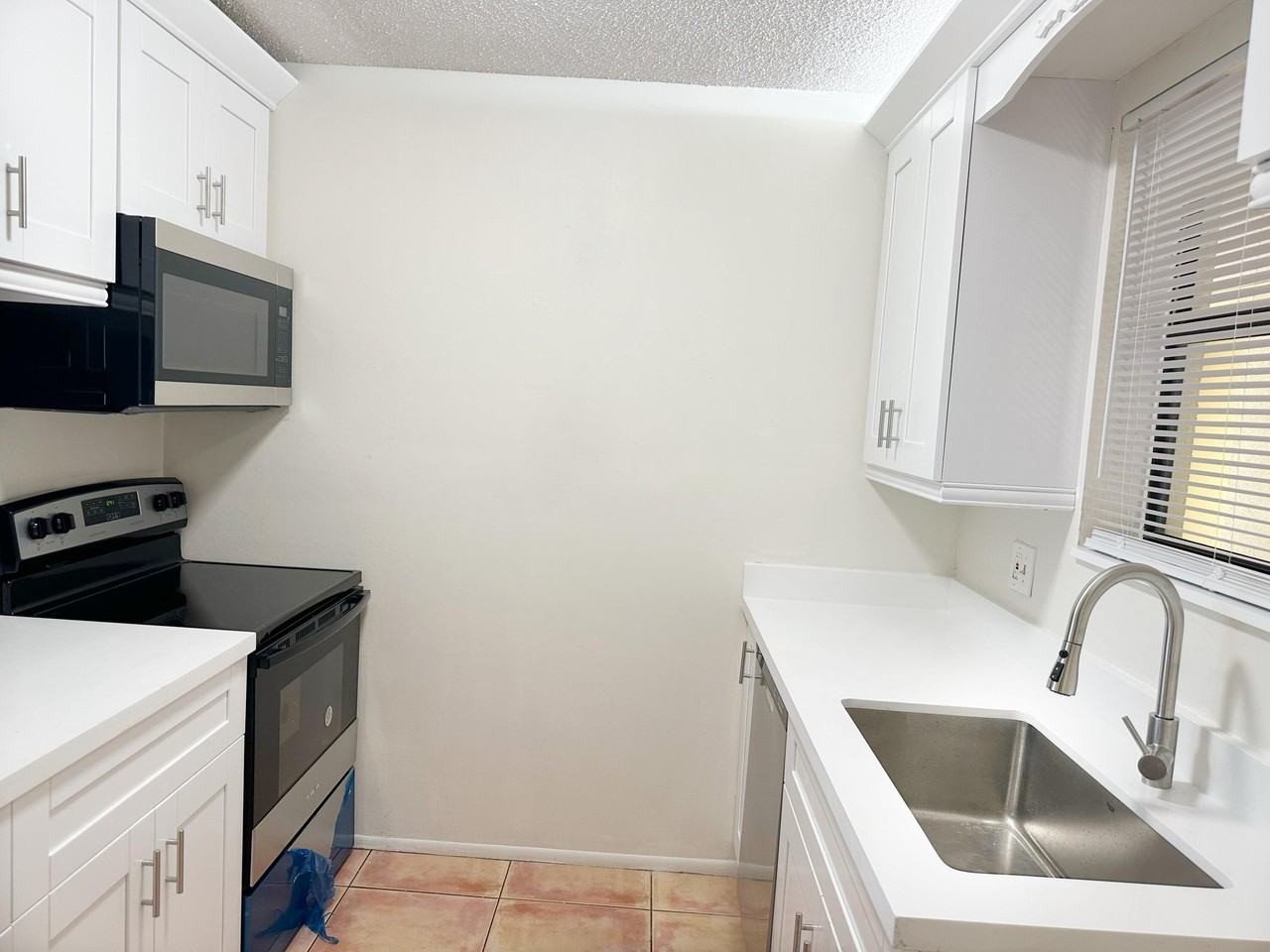 11453 Nw 39th Ct Apt 309-2 - Photo 5 of 35