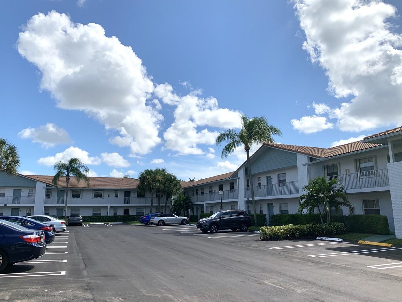 2750 Forest Hills Blvd Apt 208 - Photo 2 of 33