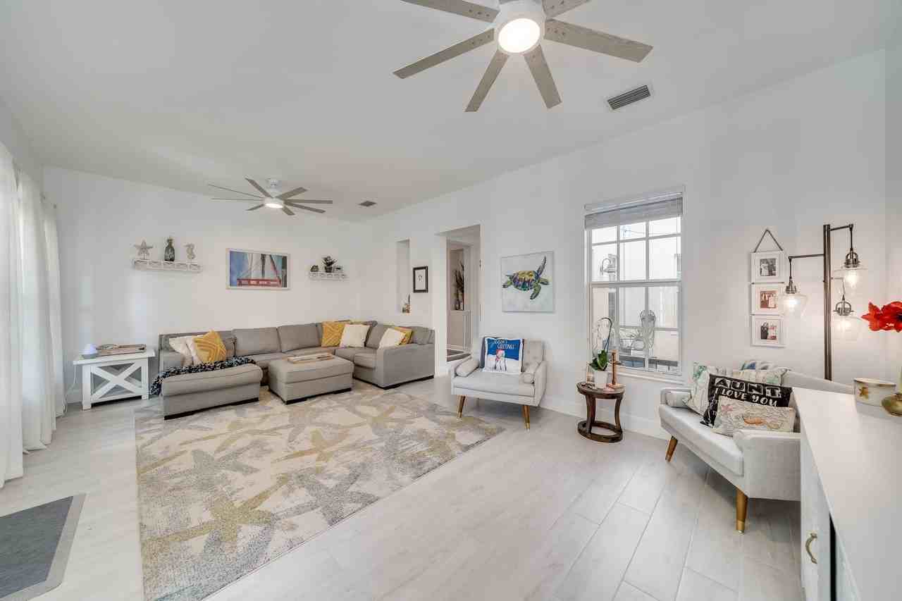 8335 Nw 7th Ter - Photo 4 of 50