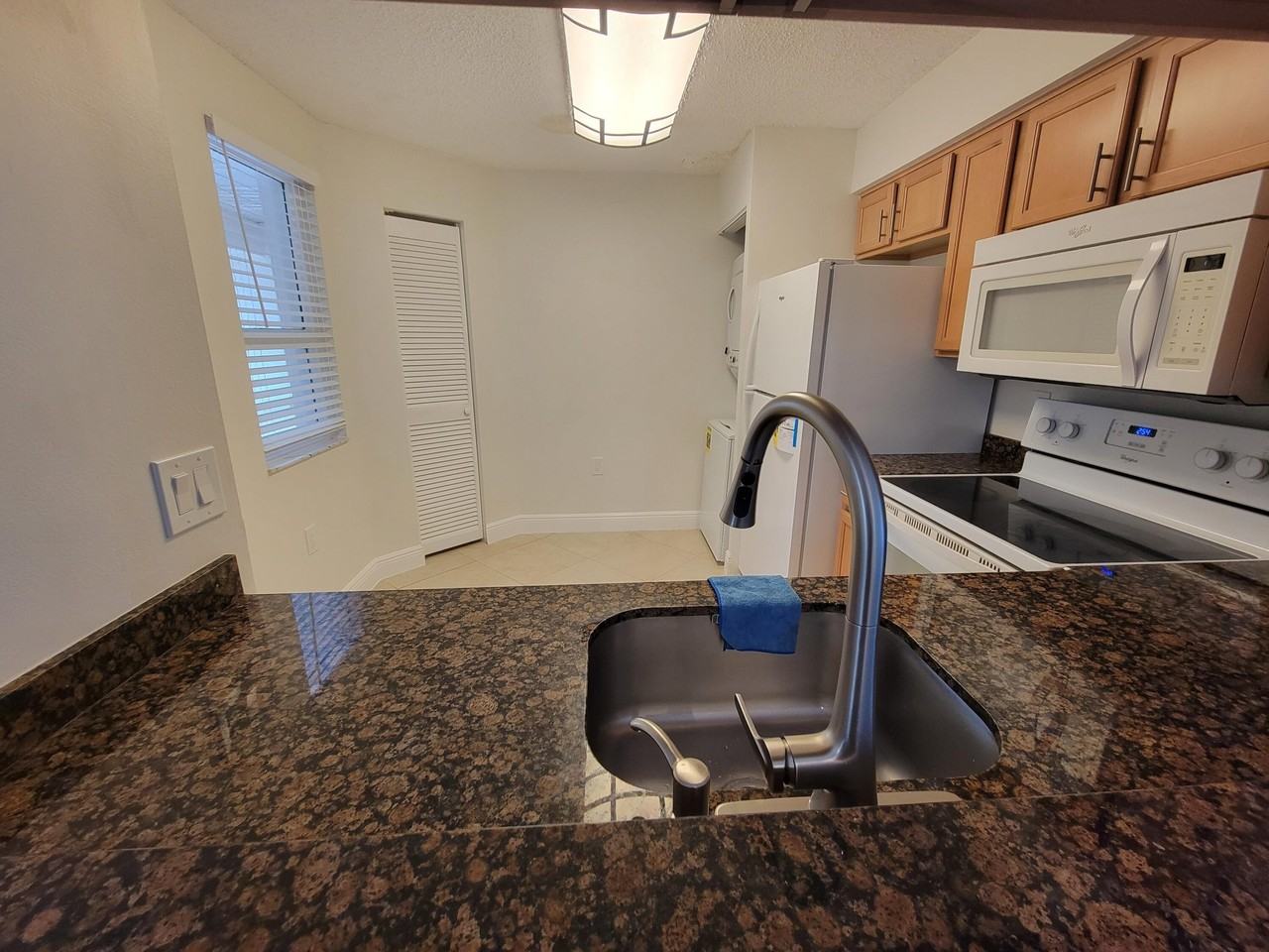 4208 Glenmoor Dr - Photo 4 of 36