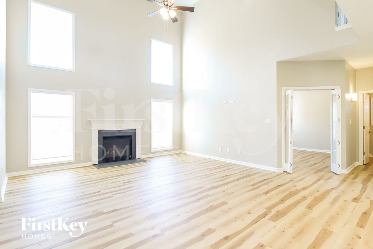 1302 Langdon Terrace Dr - Photo 3 of 20