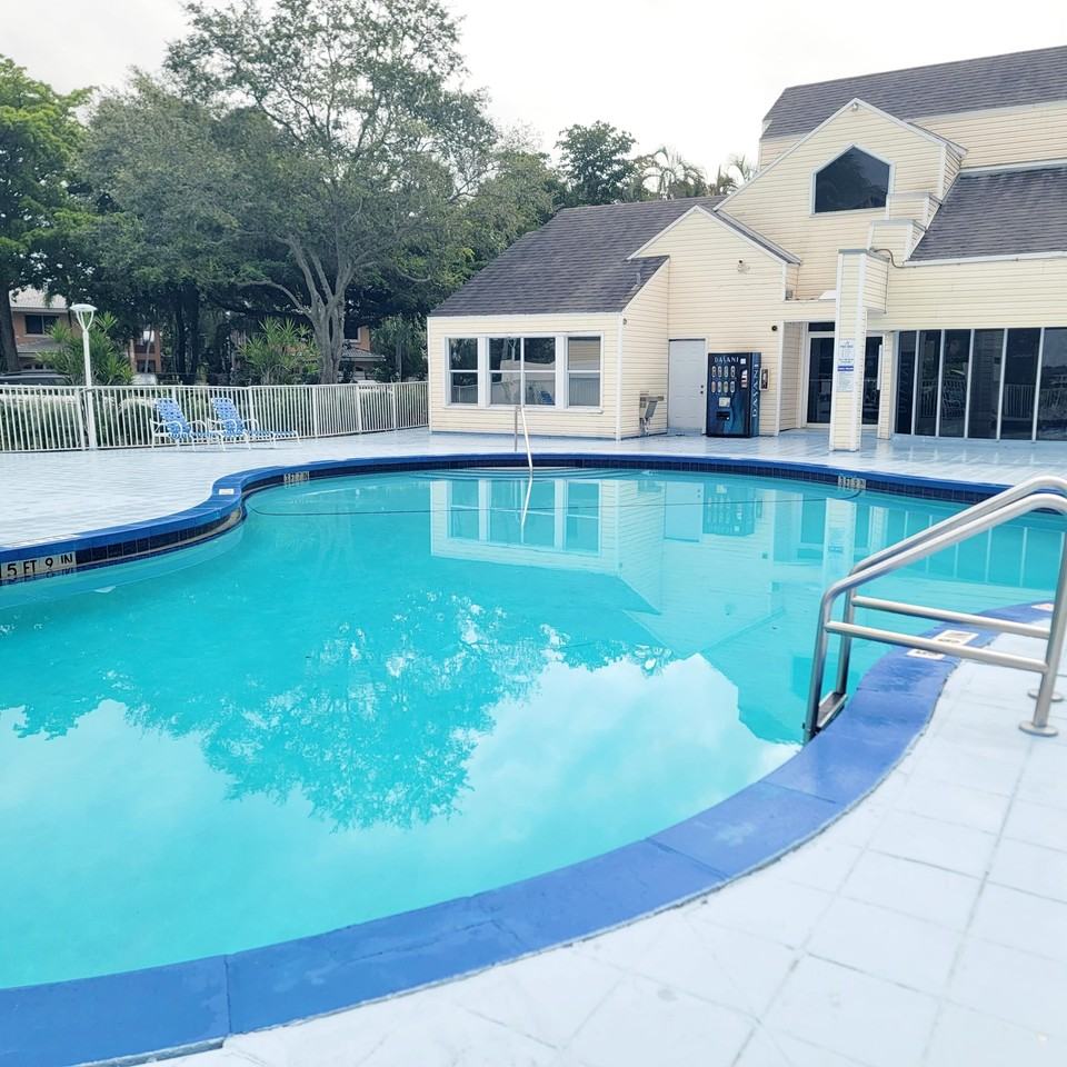 3421 Nw 44th St Apt 103 - Photo 3 of 46