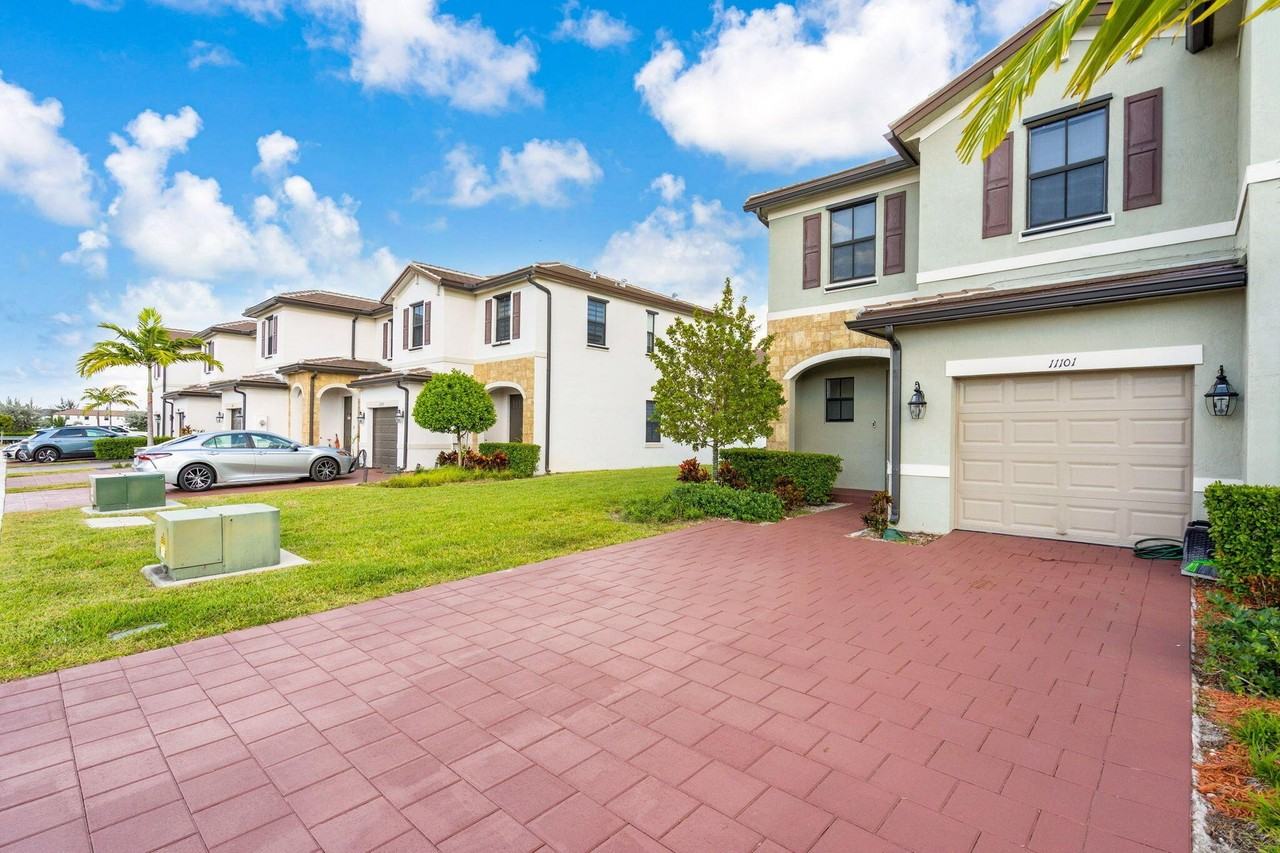 11101 W 33rd Ct - Photo 3 of 45