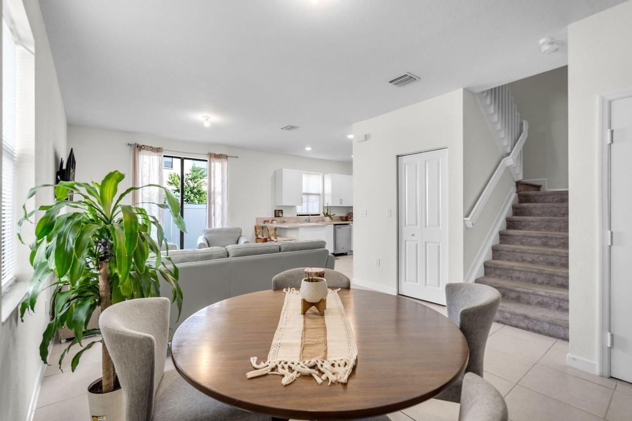 11101 W 33rd Ct - Photo 6 of 45