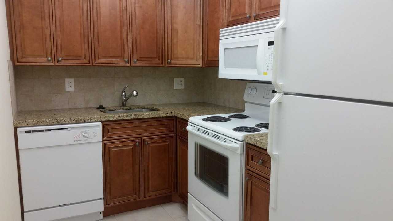 642 Nw 13th St #24 - Photo 5 of 9