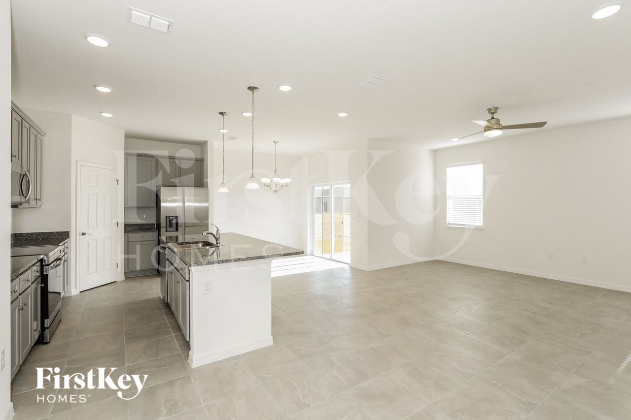 531 Crown Rose Dr - Photo 4 of 16