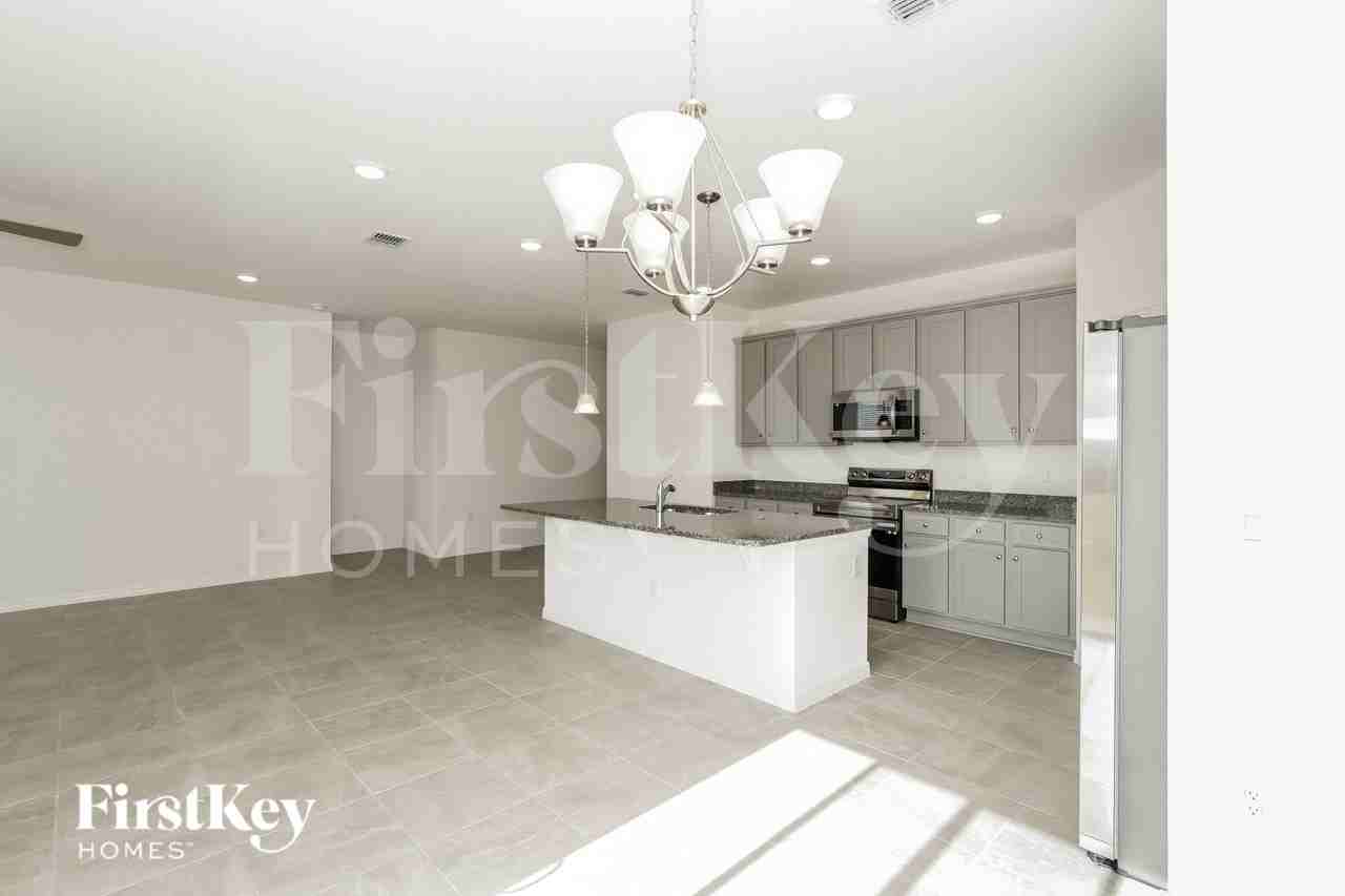 531 Crown Rose Dr - Photo 5 of 16