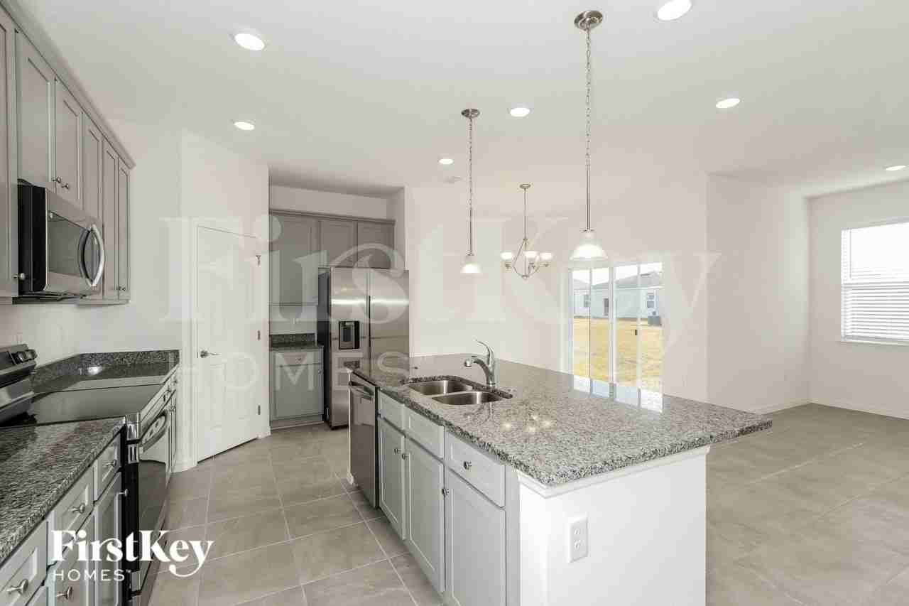 531 Crown Rose Dr - Photo 6 of 16