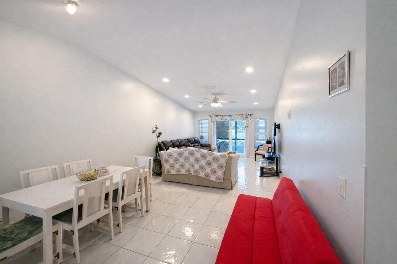 18541 Cherborg Dr - Photo 3 of 20