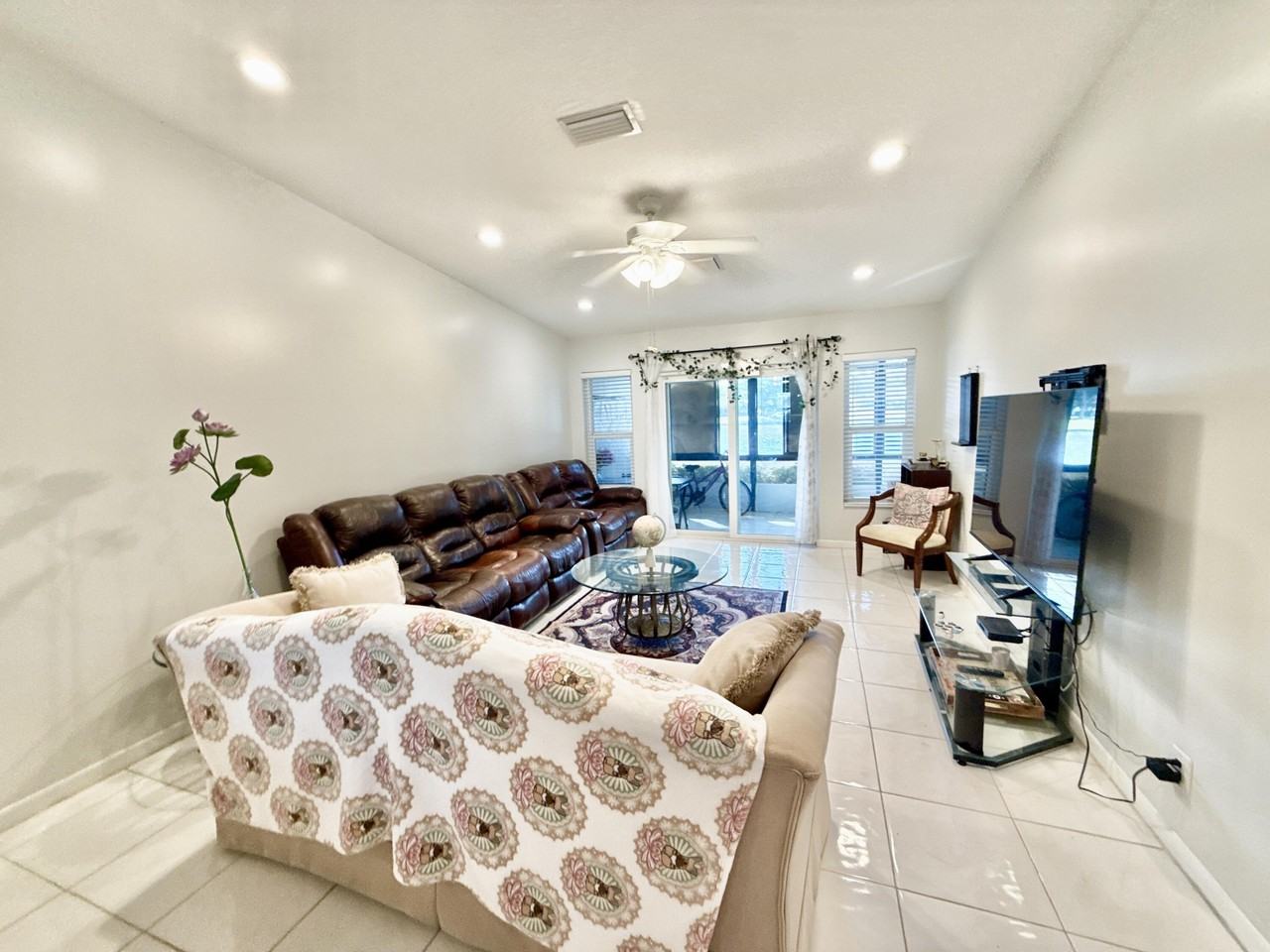 18541 Cherborg Dr - Photo 4 of 20