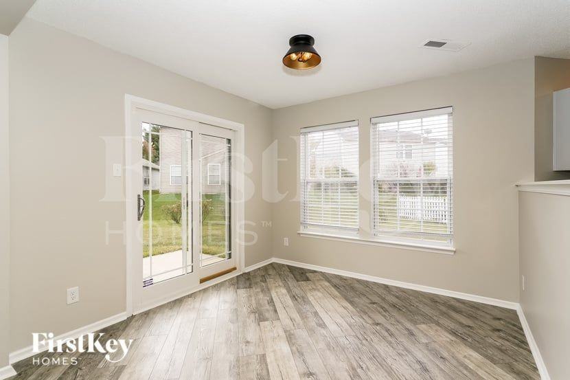 6909 Maywood Cir - Photo 4 of 15