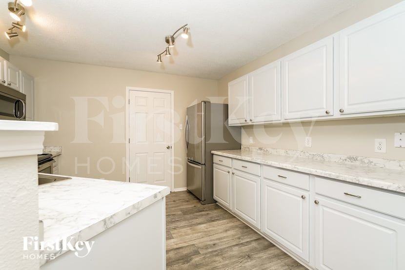 6909 Maywood Cir - Photo 5 of 15