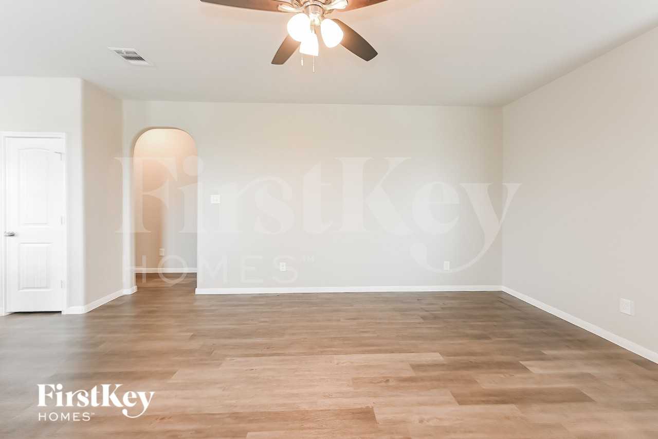 24703 Lorenzo Glaze Trl - Photo 2 of 15