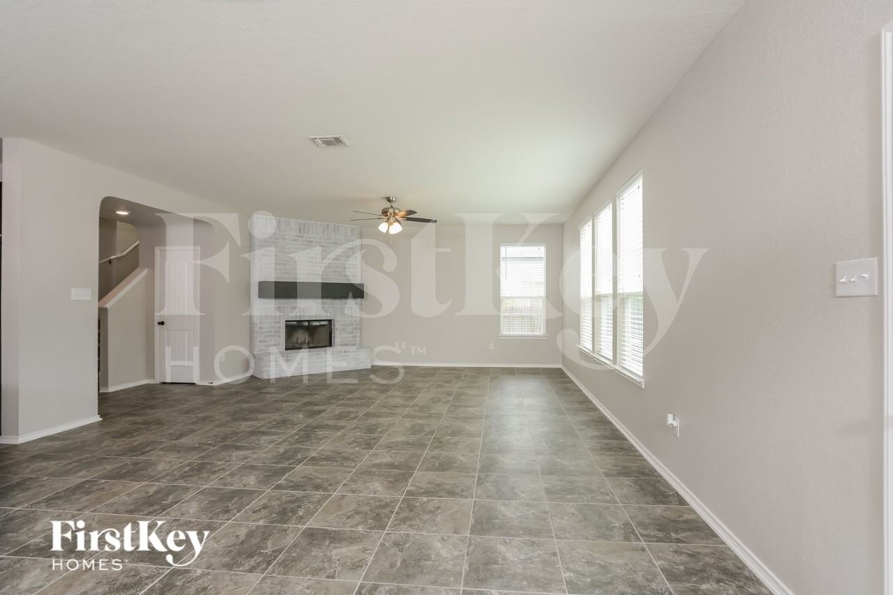 15302 Cascade Pt - Photo 2 of 15