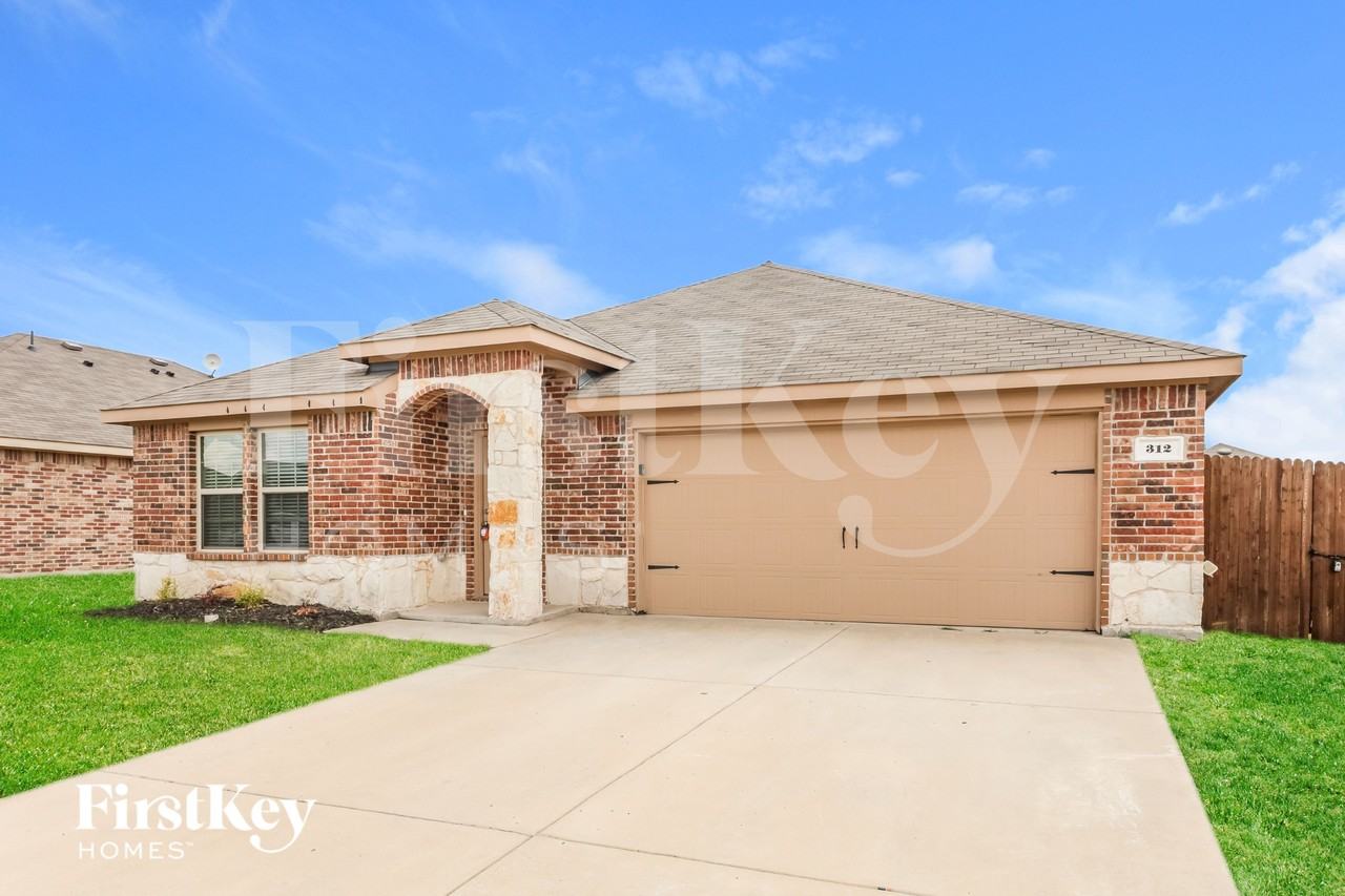 312 Shiplap Ln - Photo 2 of 19