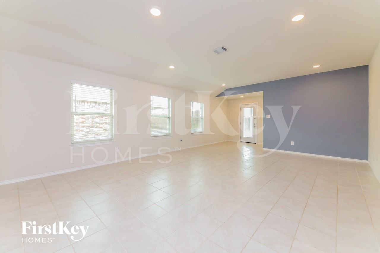 312 Shiplap Ln - Photo 3 of 19