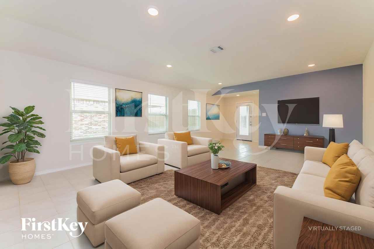 312 Shiplap Ln - Photo 4 of 19