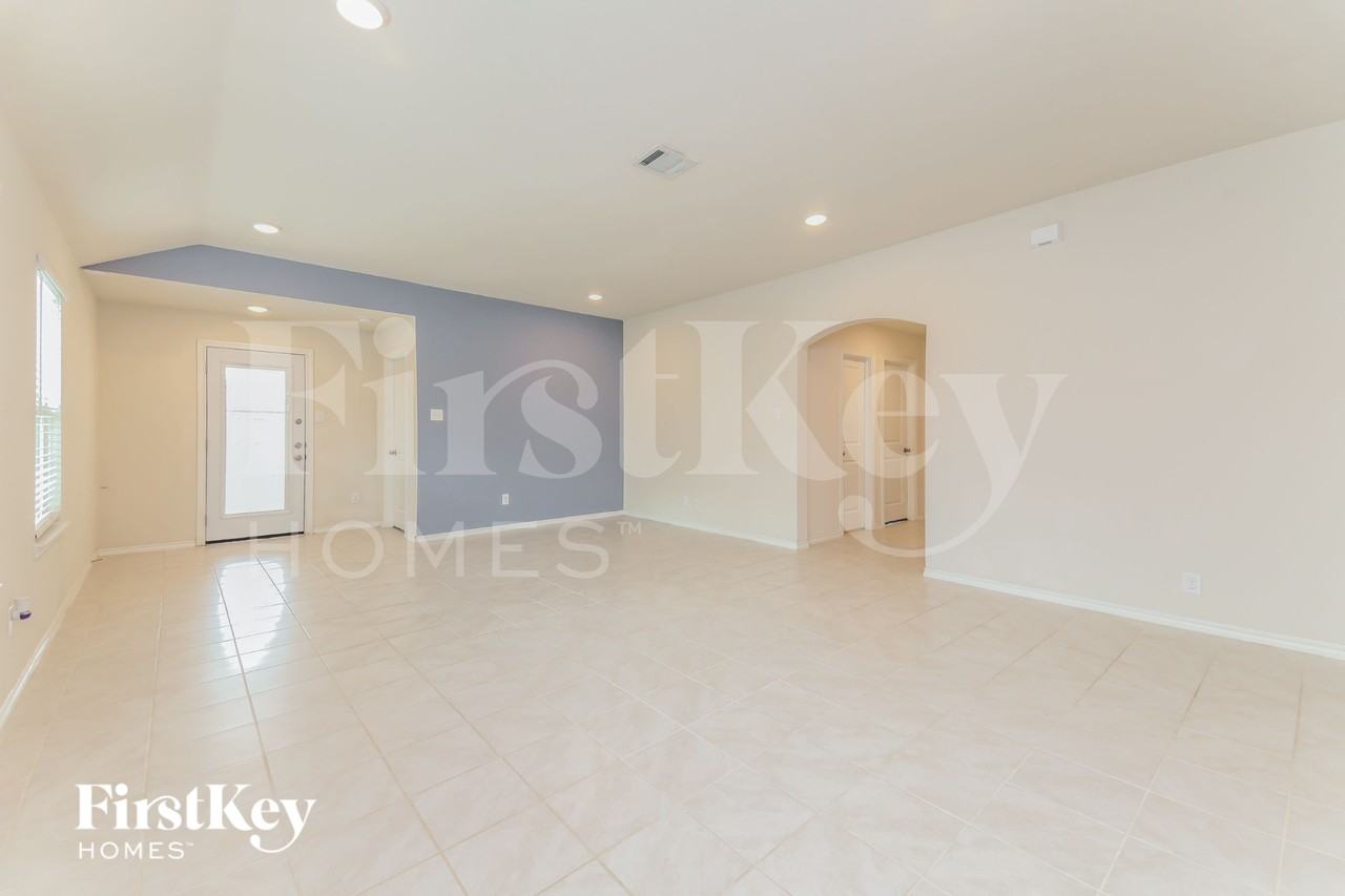 312 Shiplap Ln - Photo 5 of 19