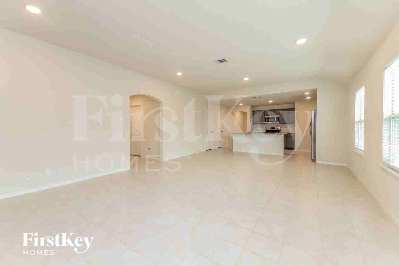 312 Shiplap Ln - Photo 6 of 19