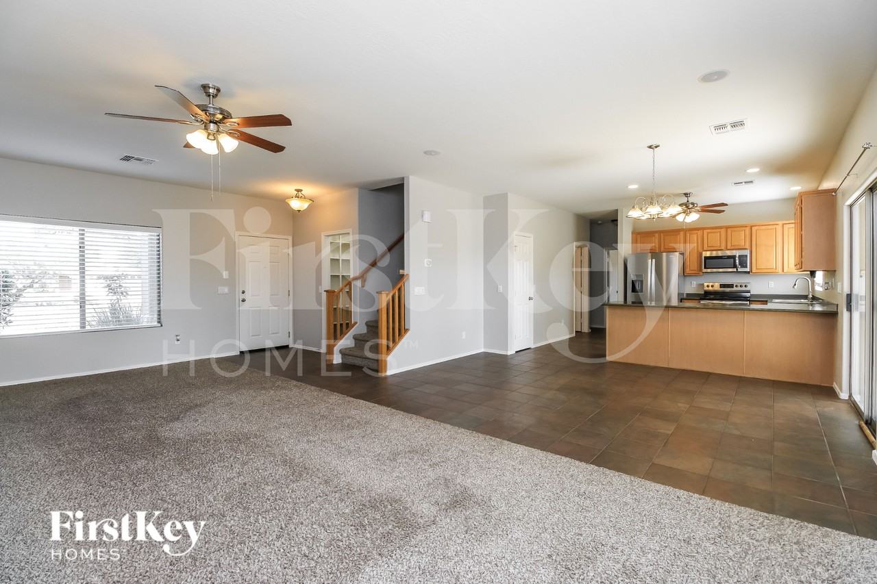 39226 N Luke Cir - Photo 3 of 15