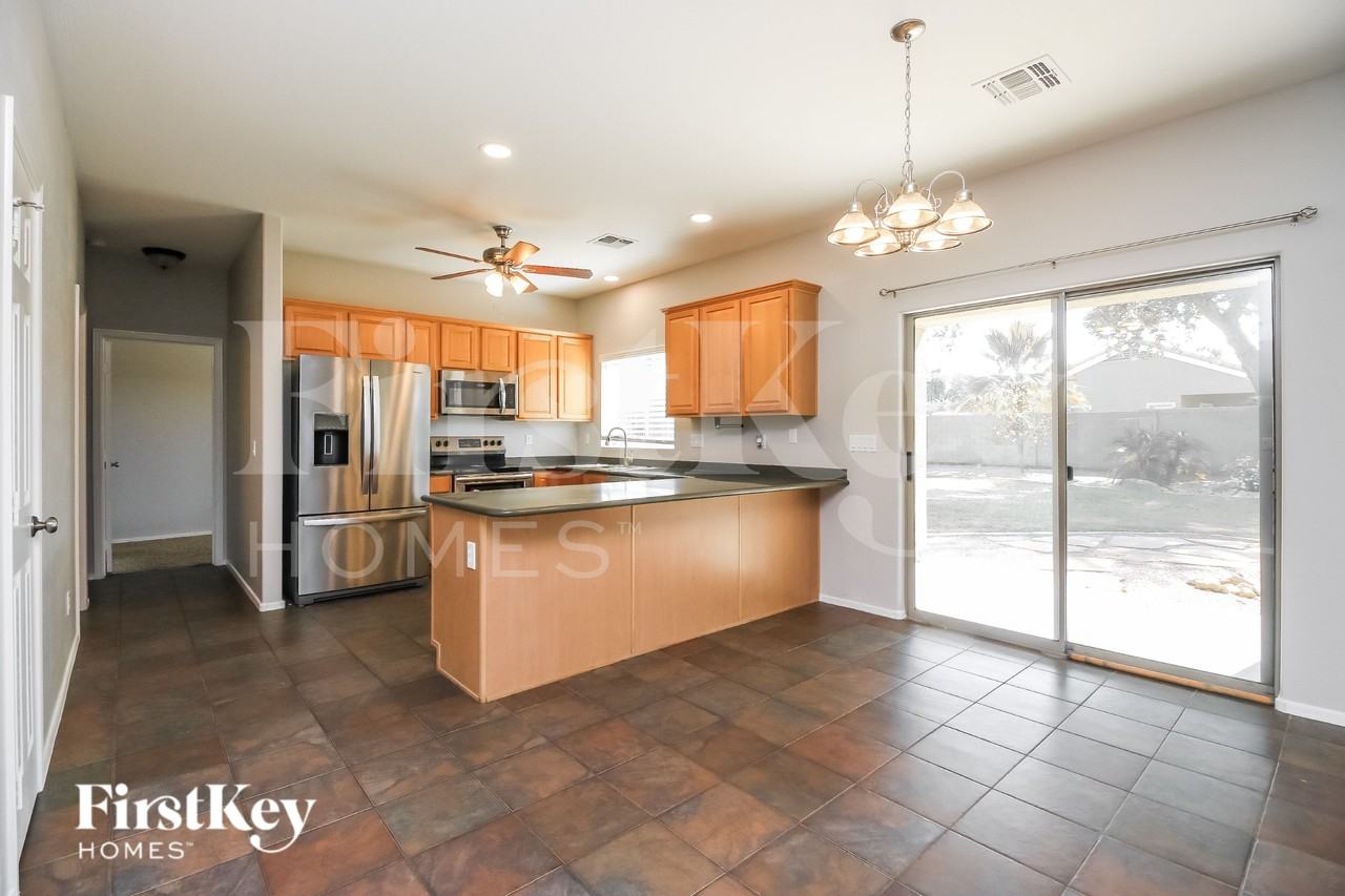 39226 N Luke Cir - Photo 5 of 15