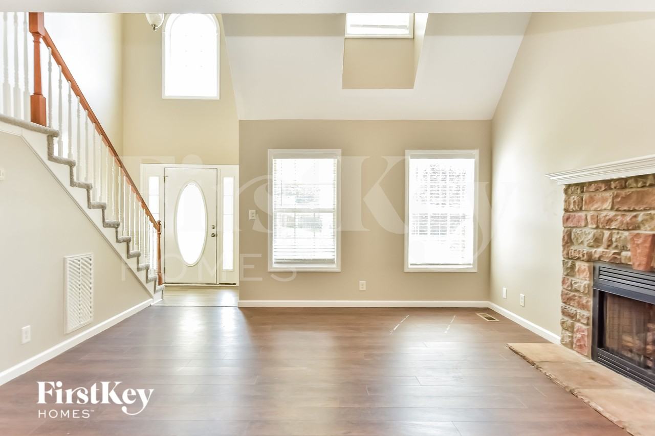 3668 Aurora Dr - Photo 3 of 15
