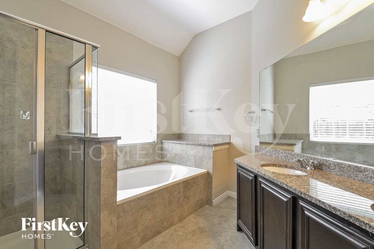 1413 Heather Ln - Photo 7 of 15