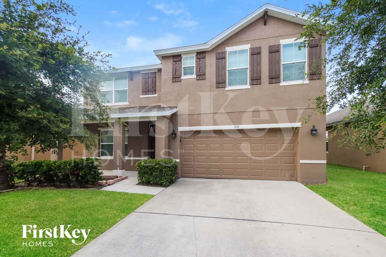 1992 Elkins Point Dr - Photo 2 of 15