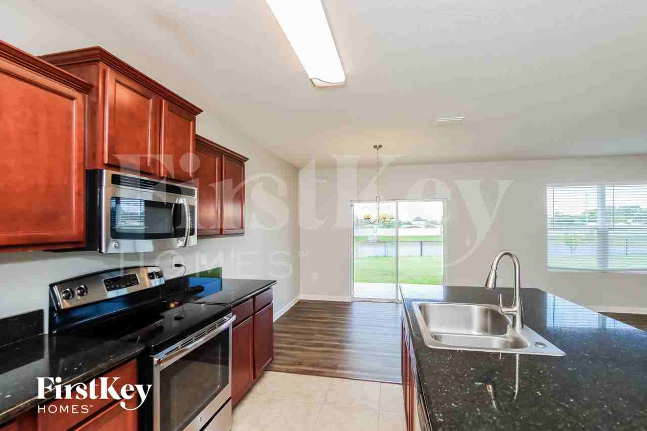 1992 Elkins Point Dr - Photo 5 of 15