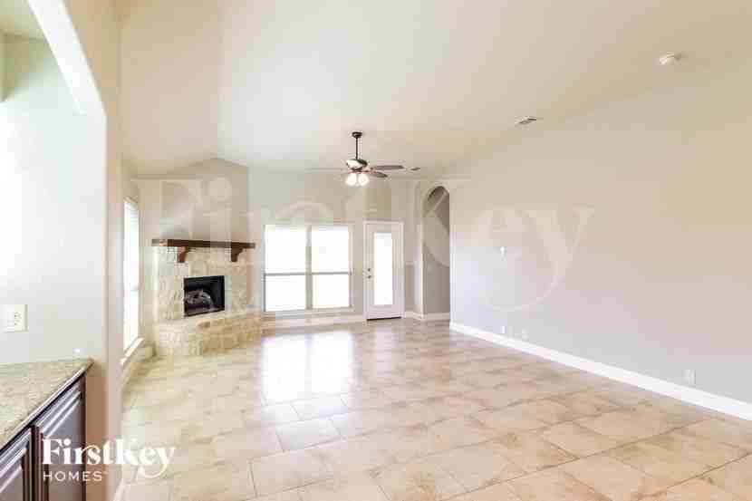 1125 Marigold Dr - Photo 4 of 15