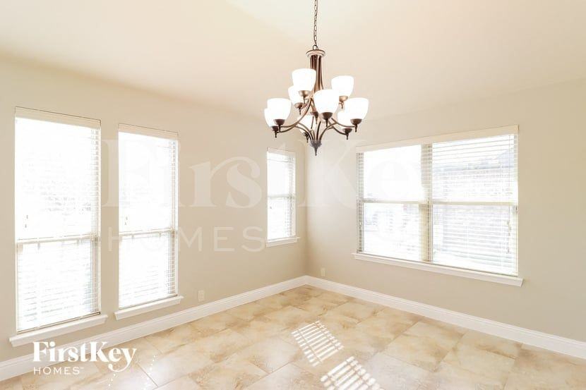 1125 Marigold Dr - Photo 5 of 15