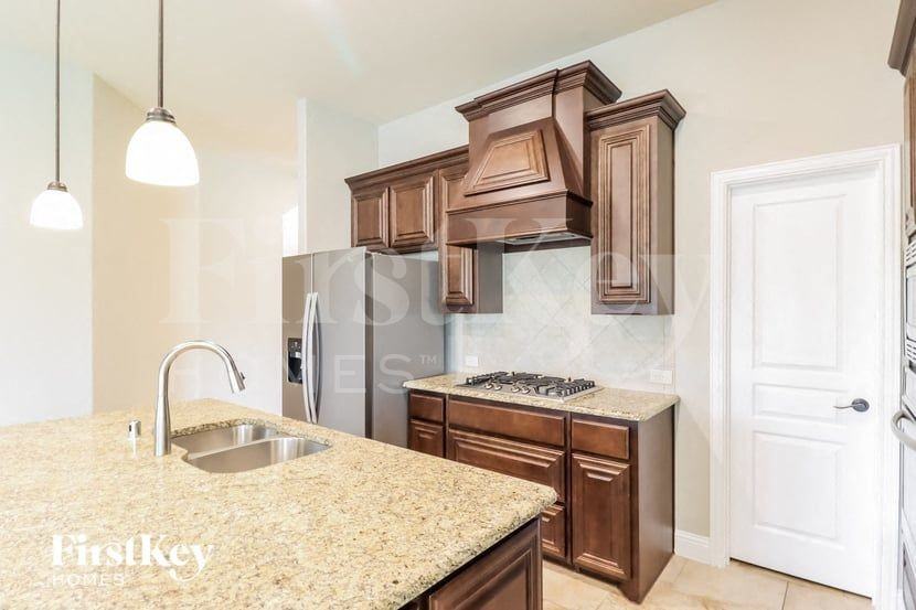 1125 Marigold Dr - Photo 6 of 15