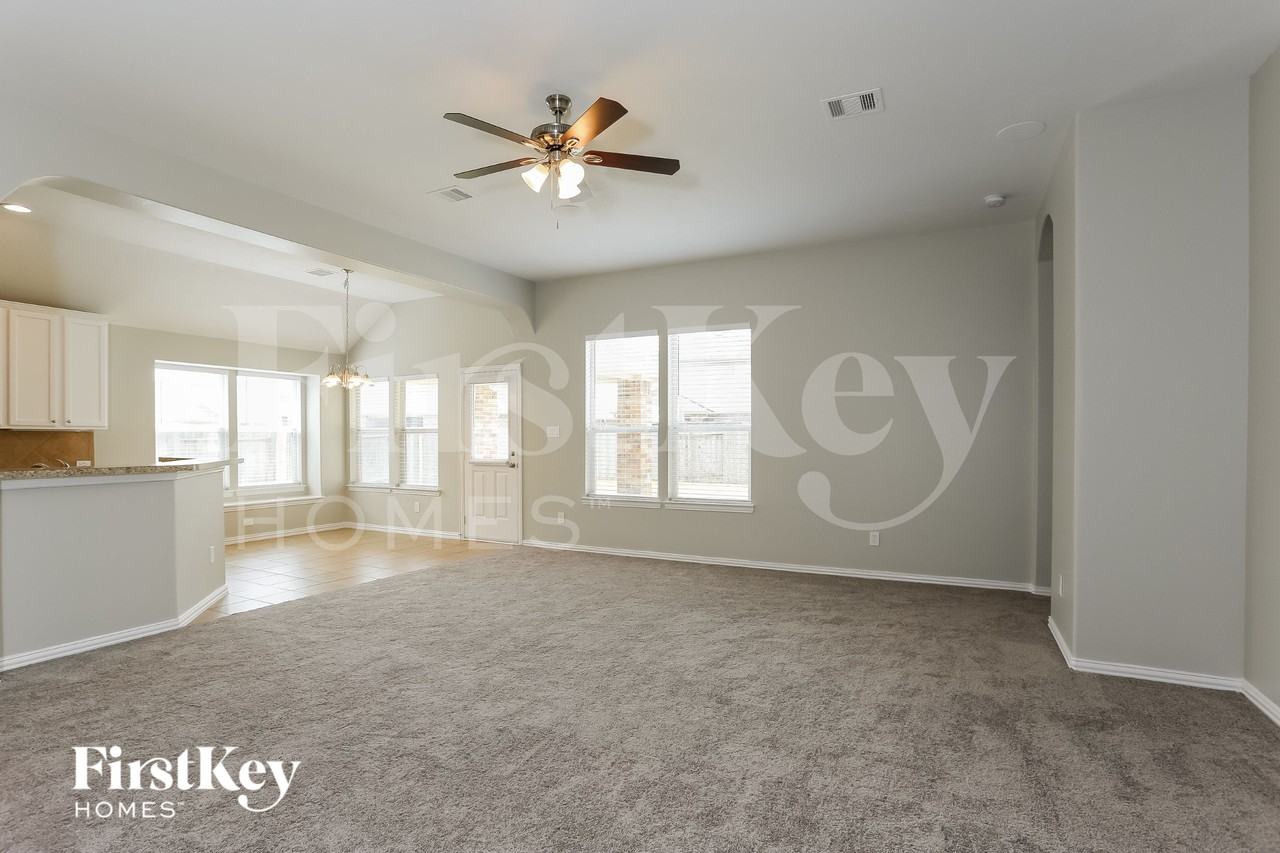 6542 Turner Fields Ln - Photo 4 of 15